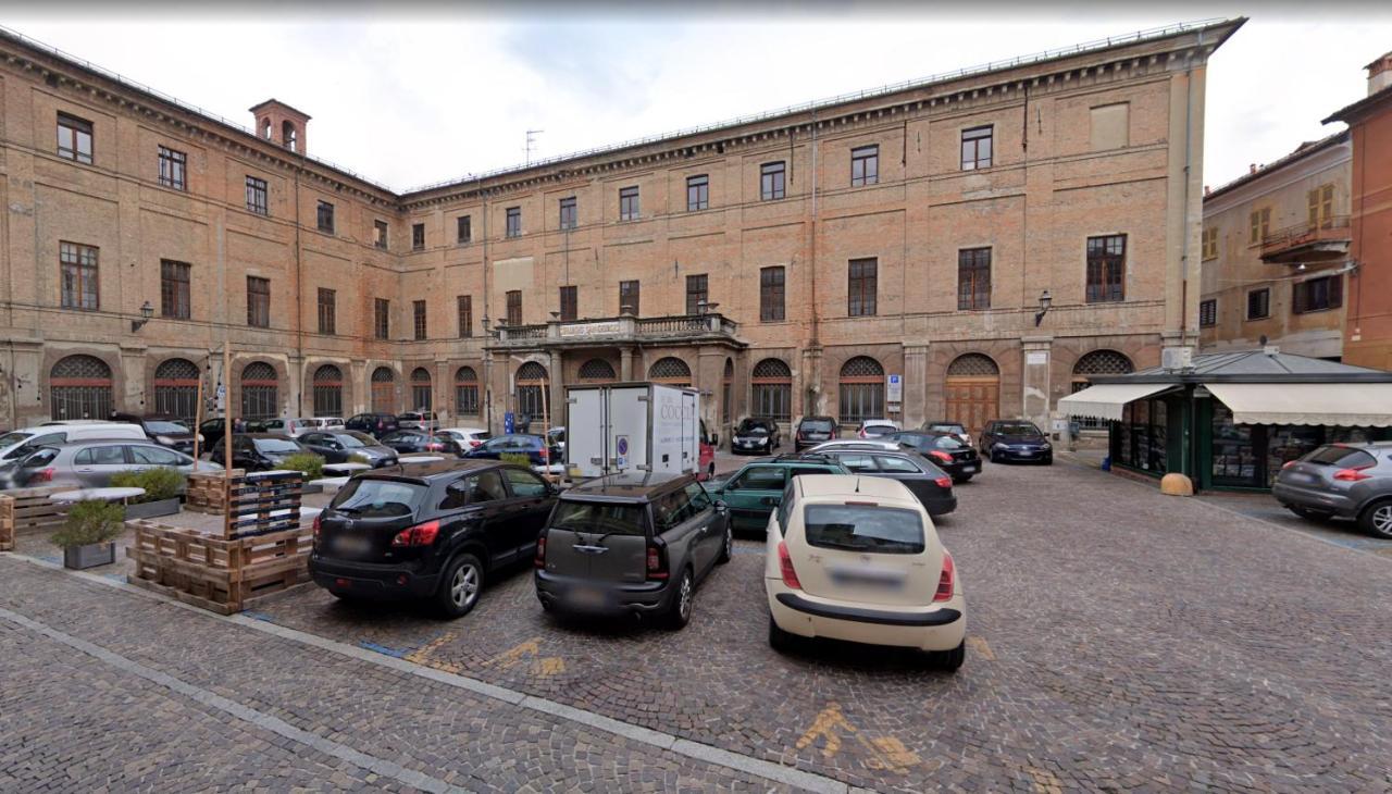 Отель Due Finestre Sul Cortile Нови-Лигуре Экстерьер фото